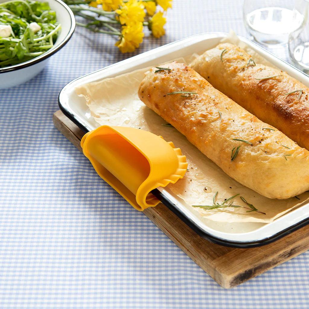 Mezzelune Pasta-Shaped Oven Grips - Image 4